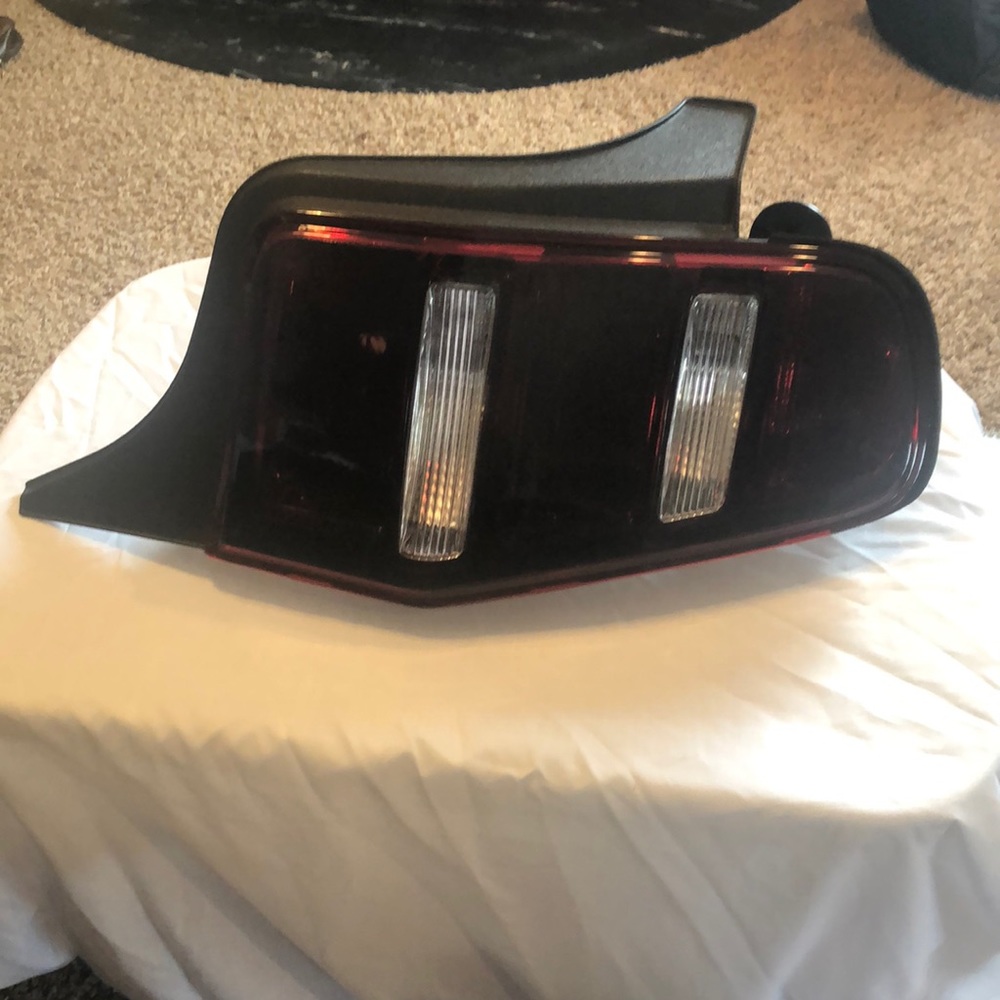 Ford Mustang 2010-2012 tinted OEM taillights